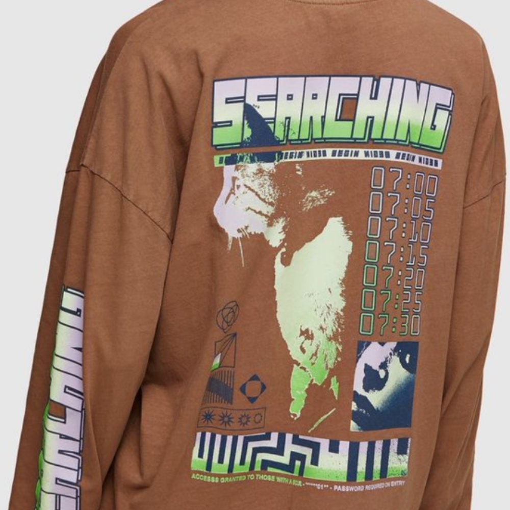 NWT  Topshop Searching Long Sleeve Skater Graphic Tee
